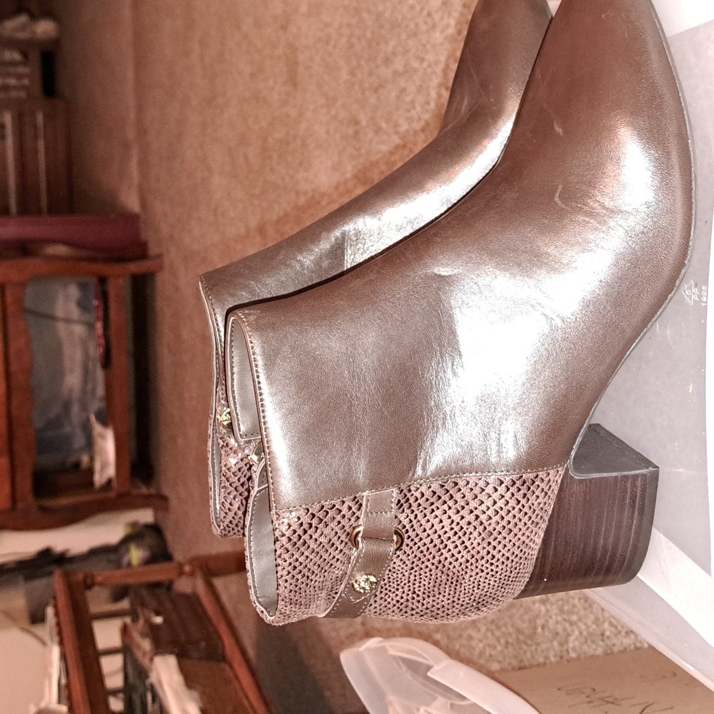Anne Klein, size 9m, brown heeled boots - Picture 2 of 8